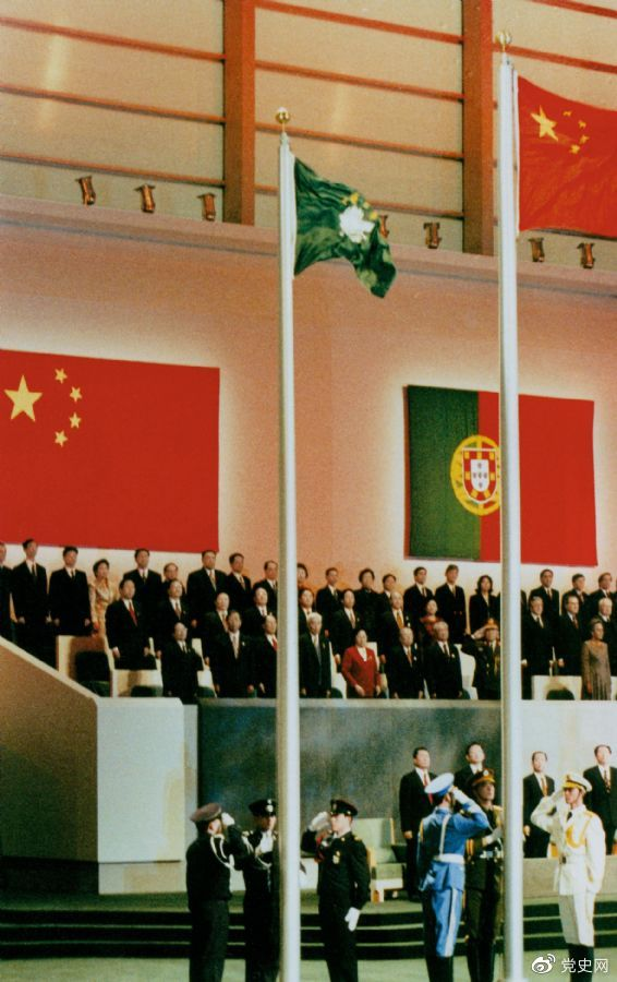 1999年12月20日，中國(guó)政府恢復(fù)行使對(duì)澳門的主權(quán)。